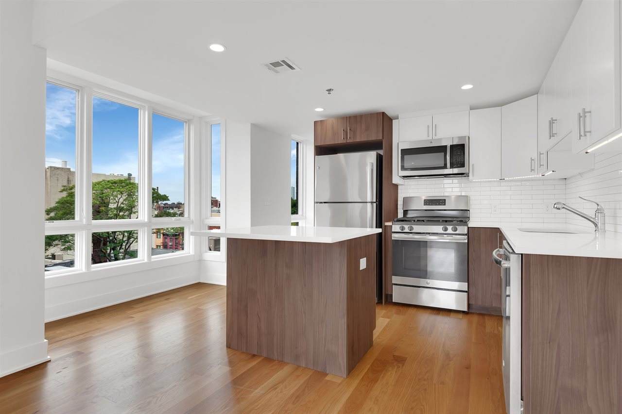 300 Washington St - Photo 1