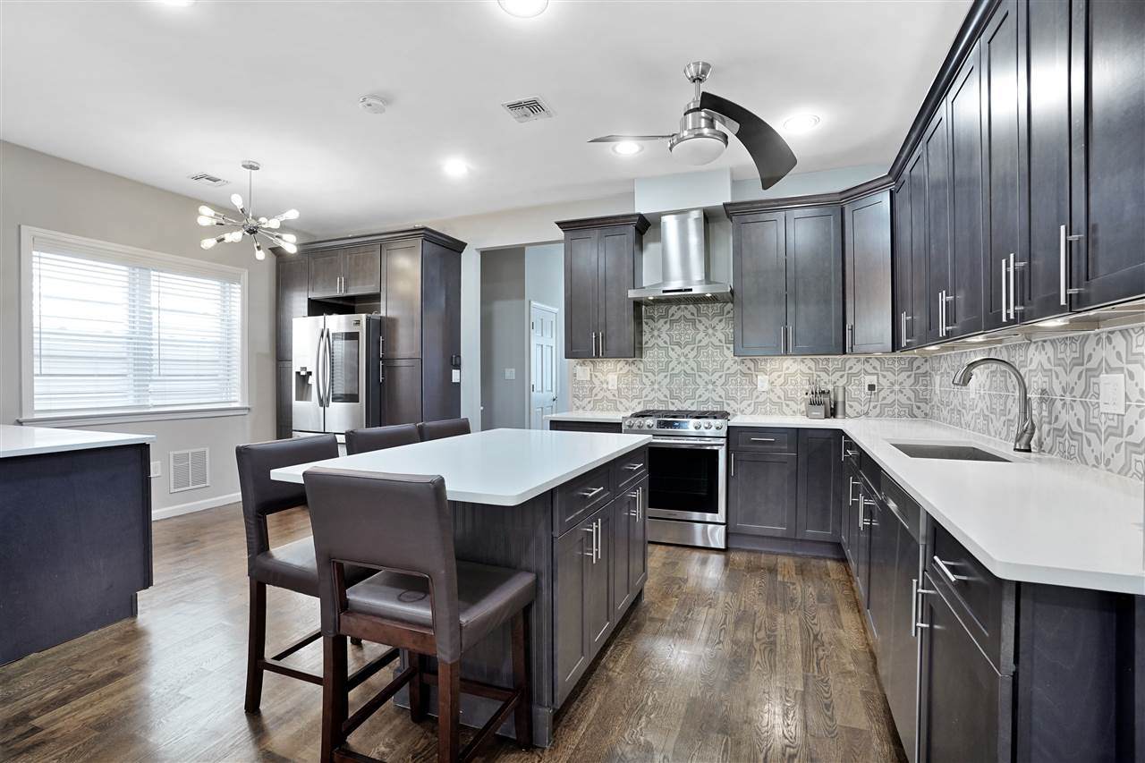 6607 Hudson Ave - Photo 1