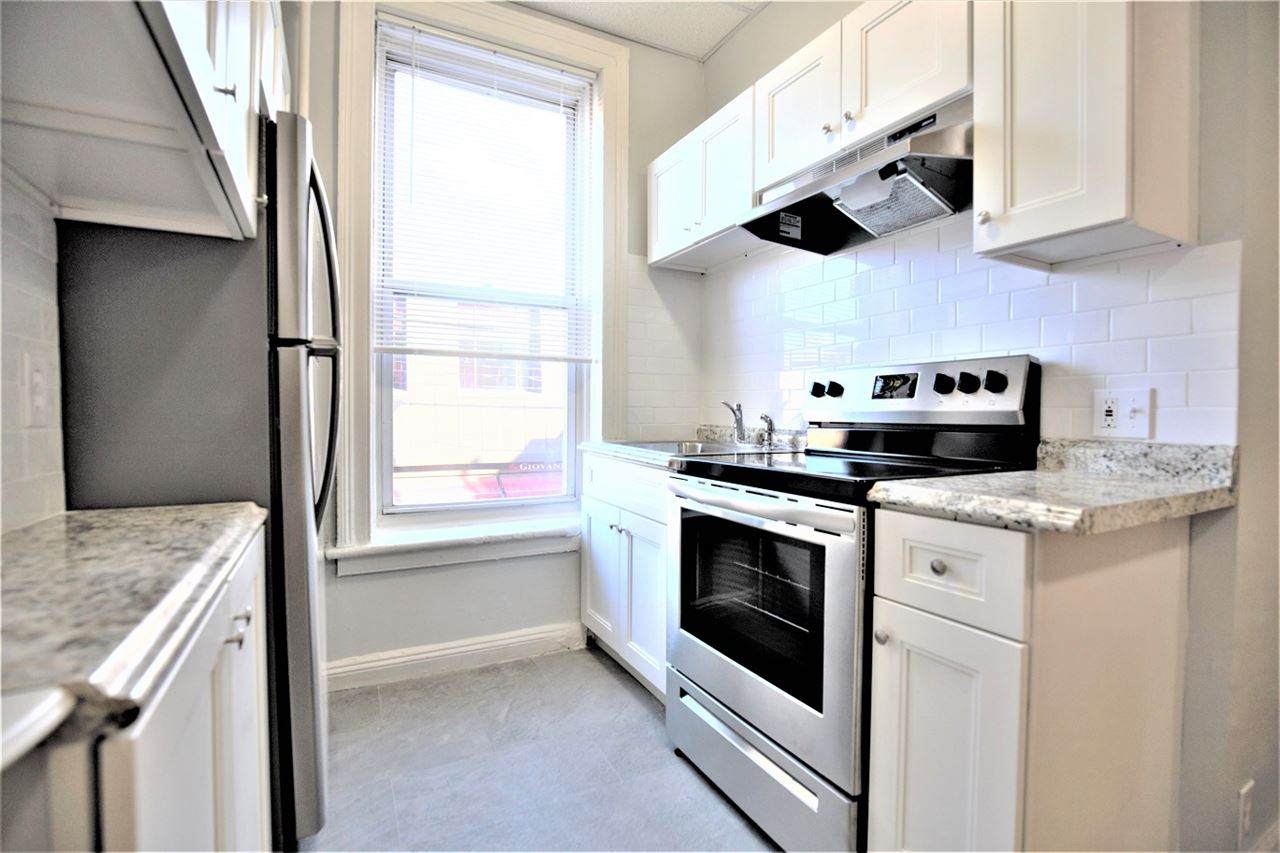 537 Washington St - Photo 1