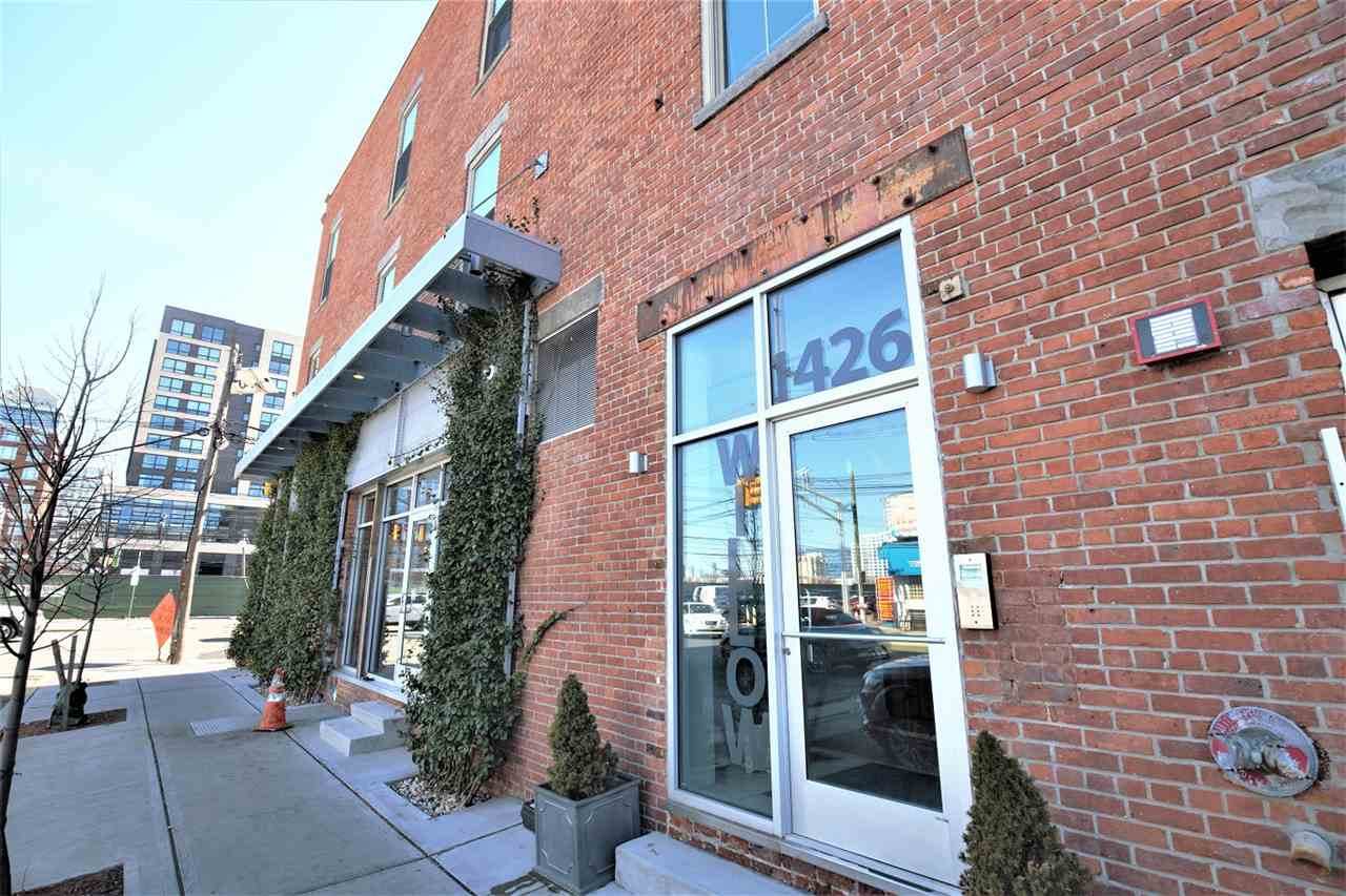 1426 Willow Ave - Photo 1