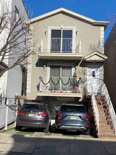 216 Angelique St - Photo 1