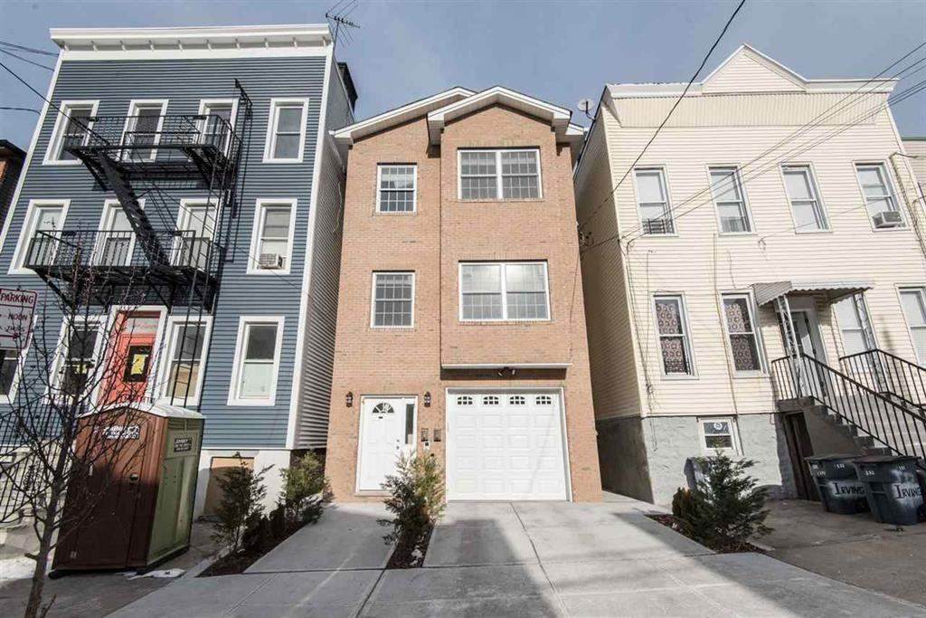 114 Irving St - Photo 1