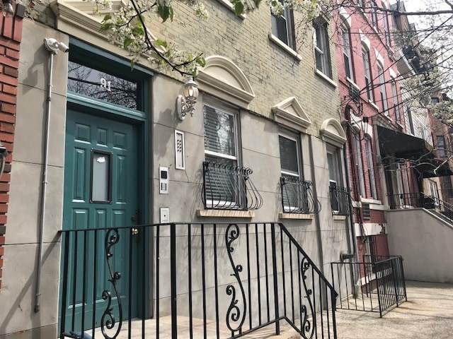 91 Grand St - Photo 1