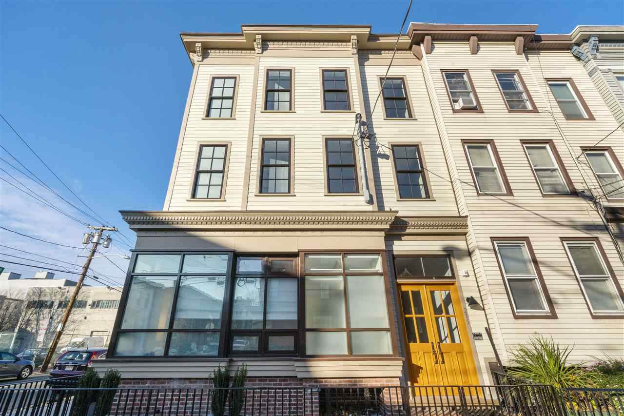 215 Brunswick St - Photo 1