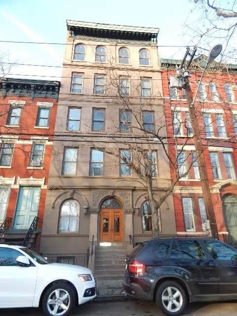 264 9TH ST - Photo 1