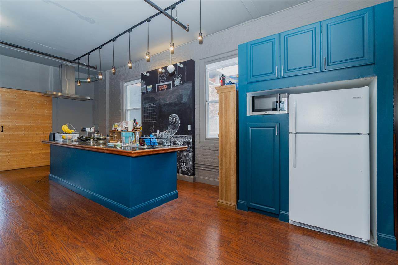 196 Morgan St - Photo 1