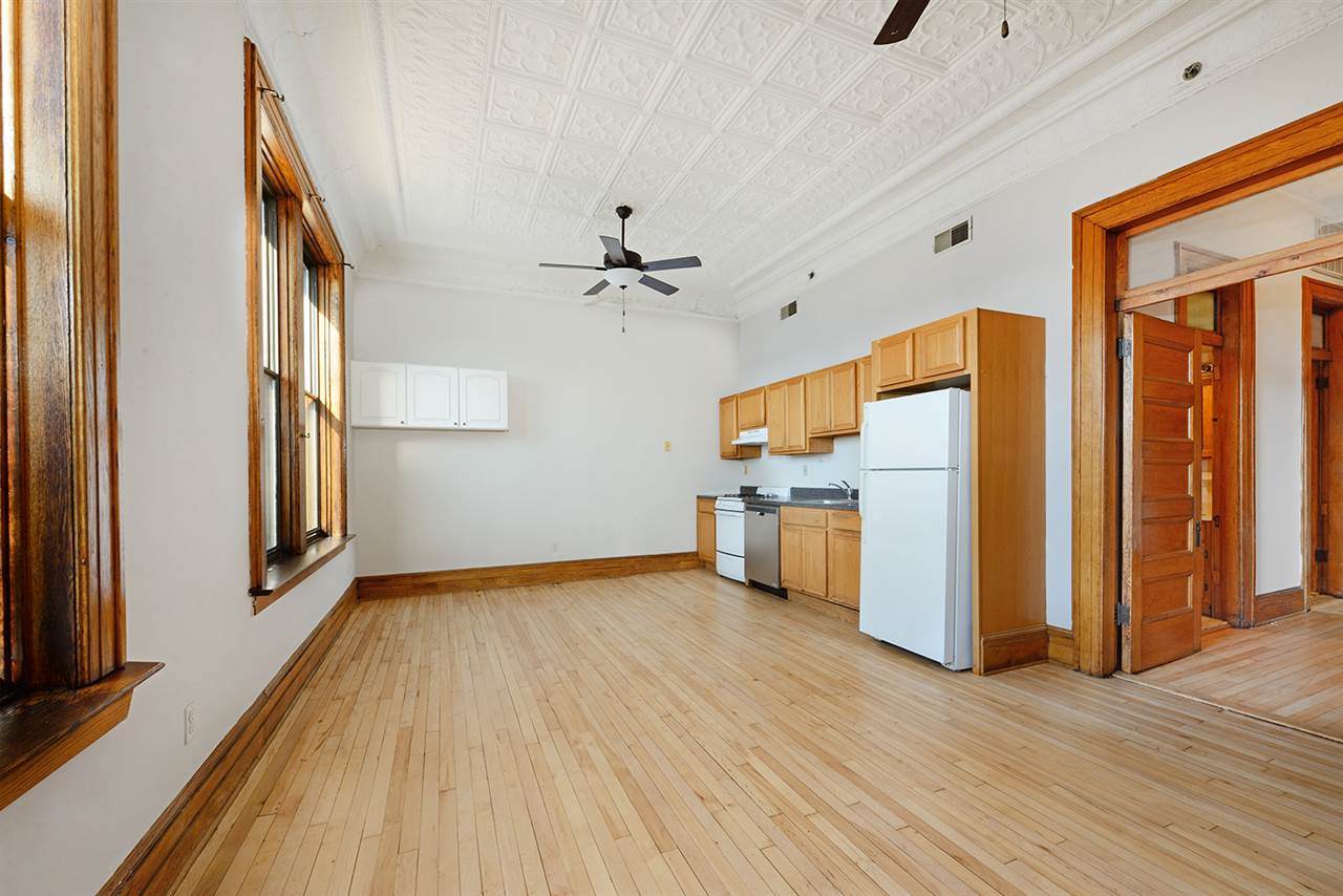 71 Jackson St - Photo 1