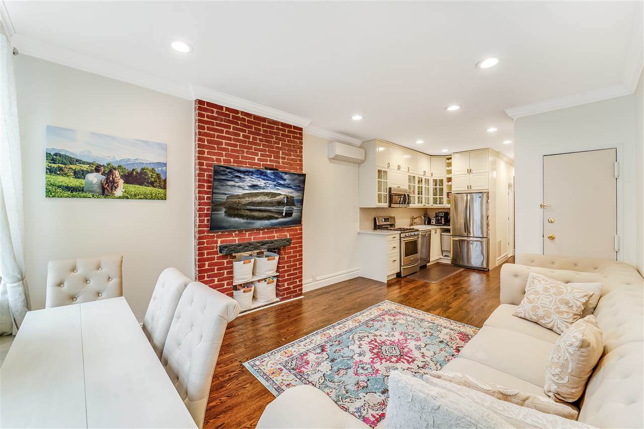 298 Barrow St - Photo 1