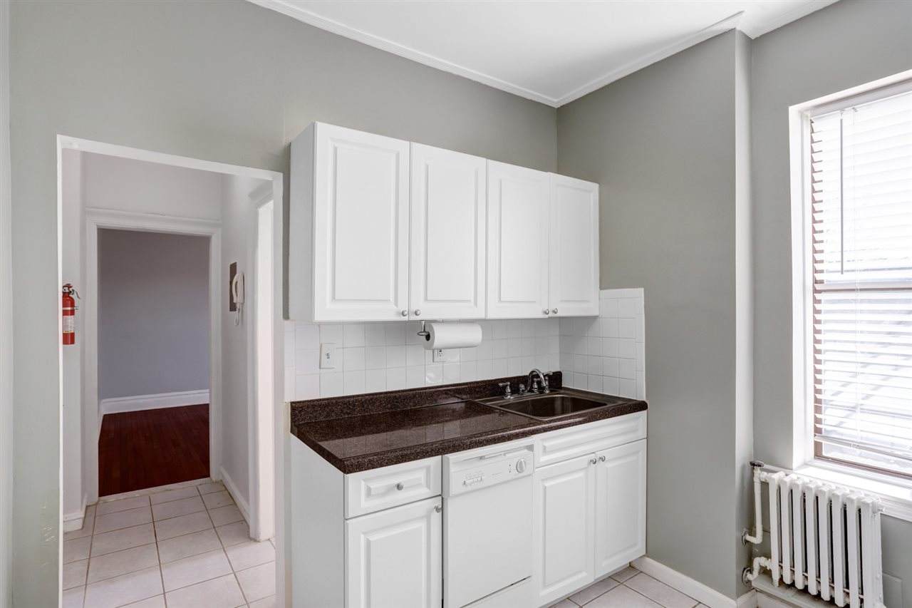 42 Van Wagenen Ave - Photo 1