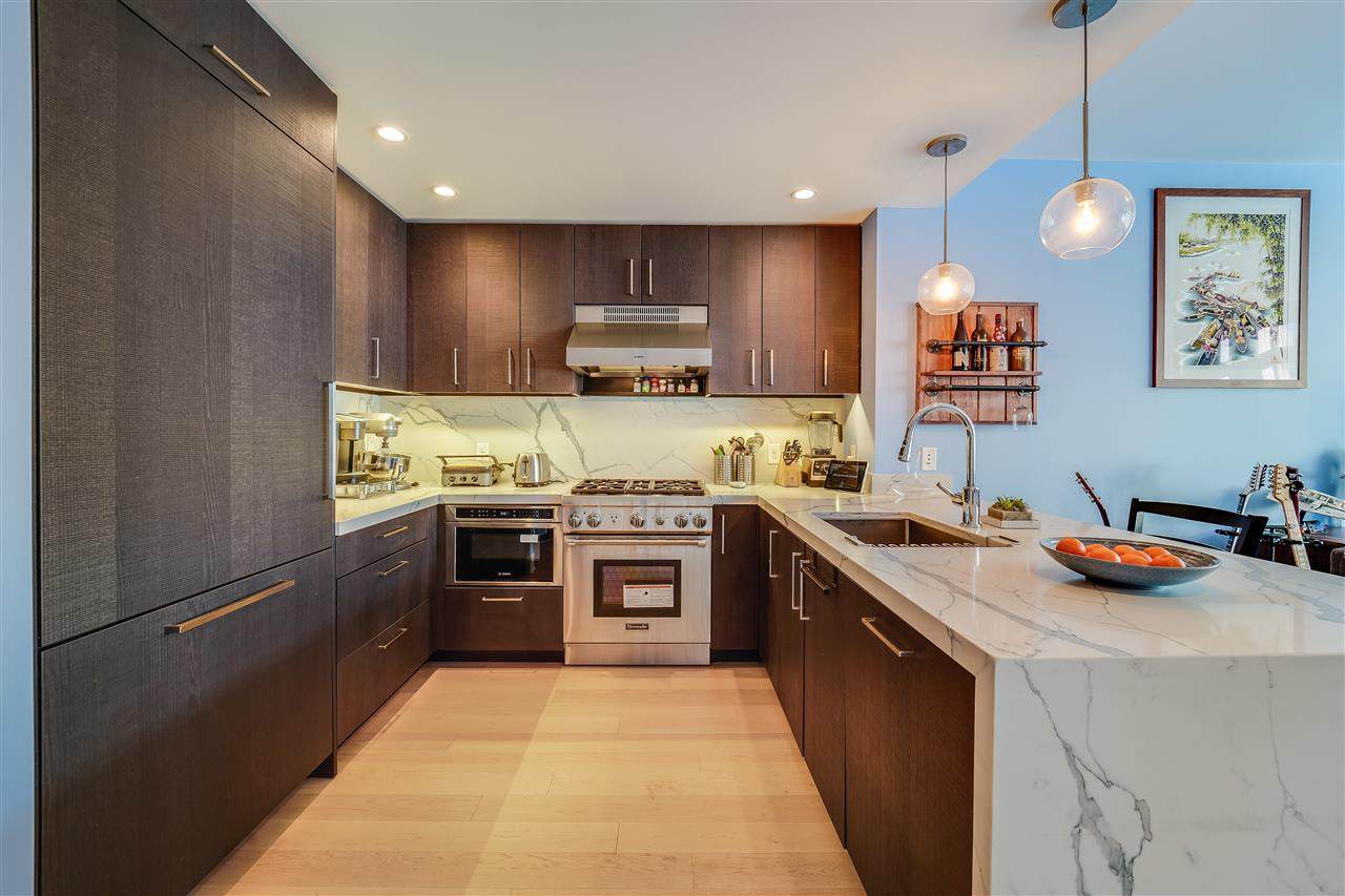 1400 Hudson St - Photo 1