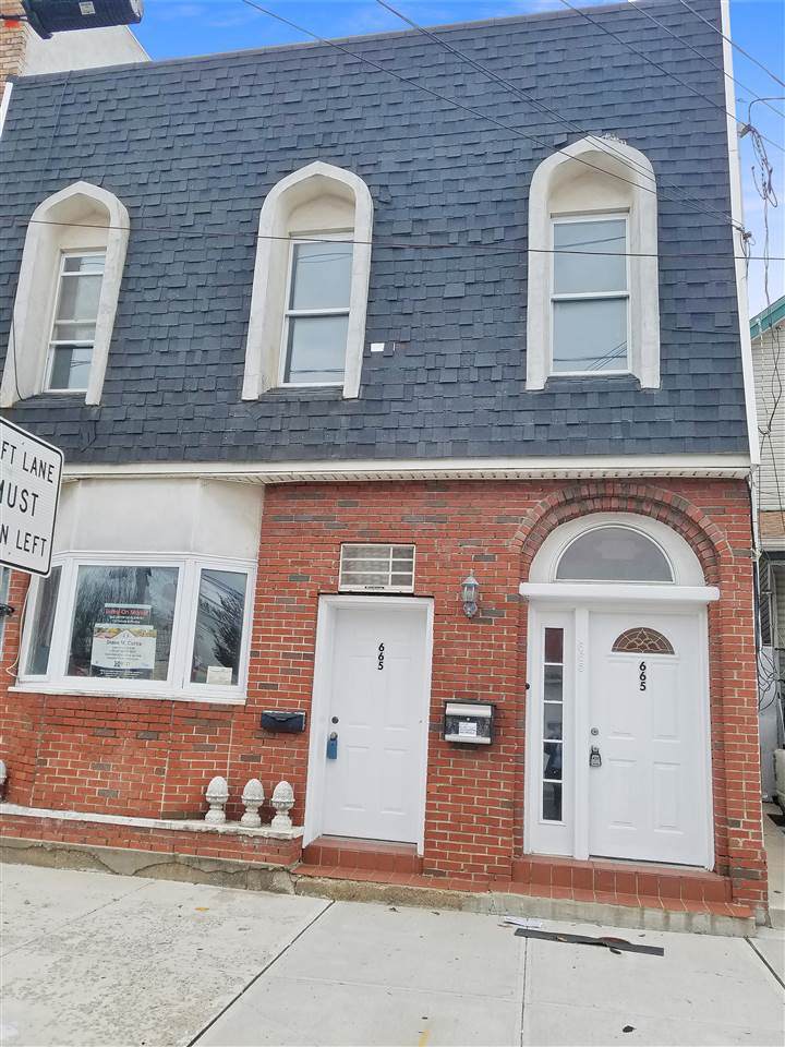665 Summit Ave - Photo 1