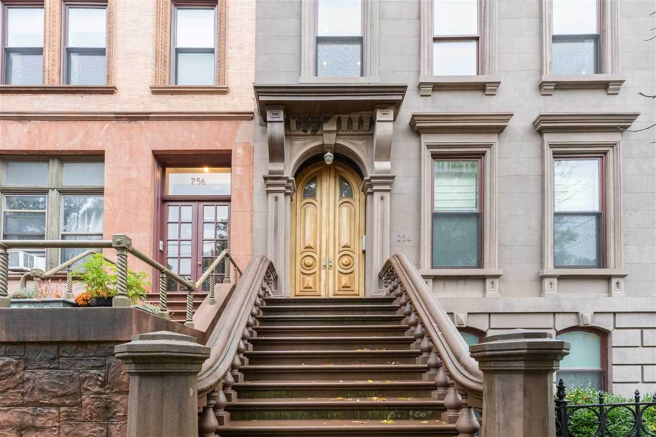 254 Montgomery St - Photo 1