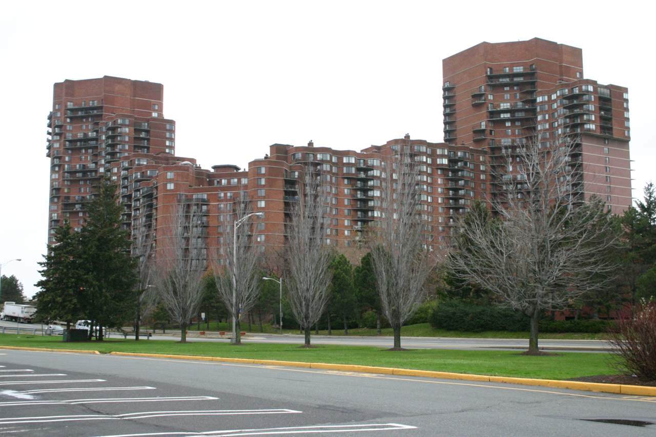 1810 Harmon Cove Tower - Photo 1