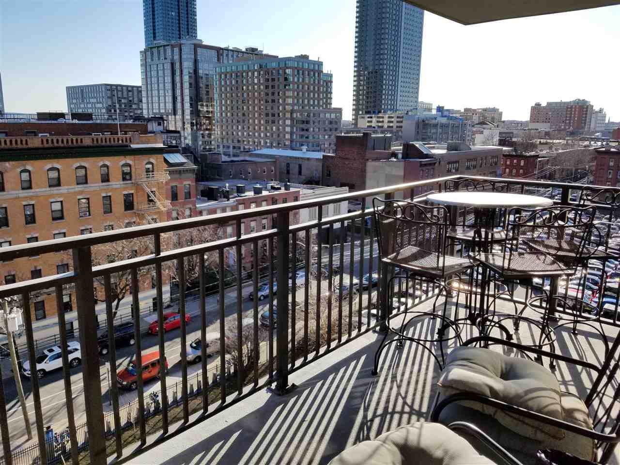 135 Montgomery St - Photo 1