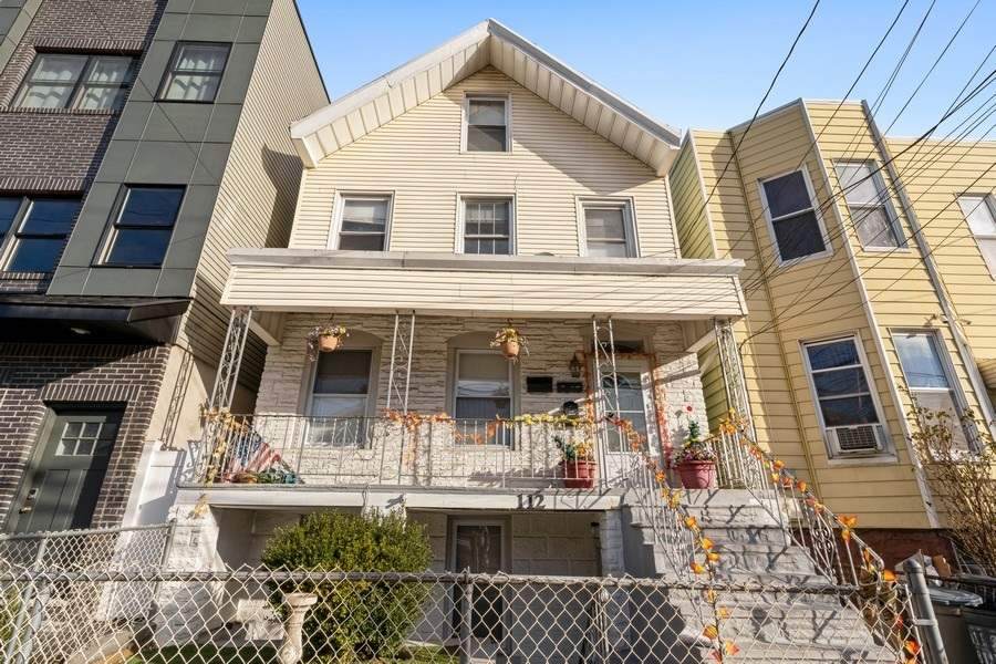 112 Bleecker St - Photo 1