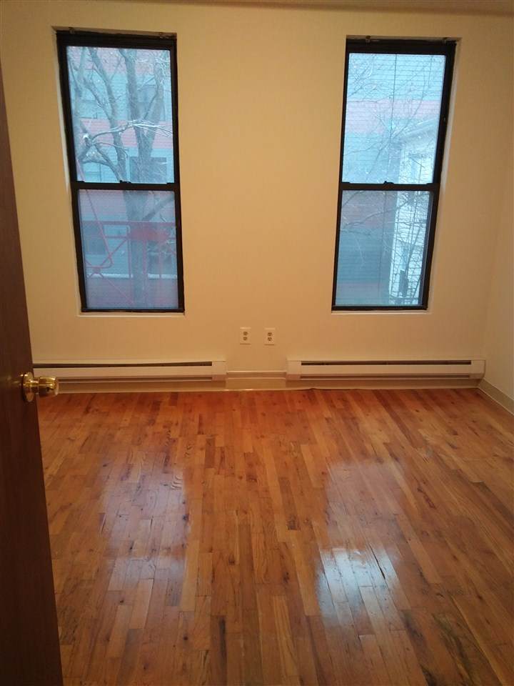 1409 Grand St - Photo 1