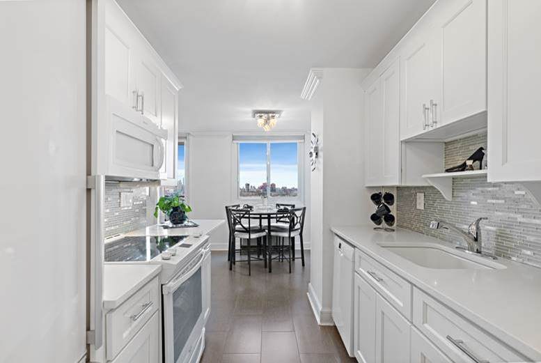 100 Manhattan Ave - Photo 1