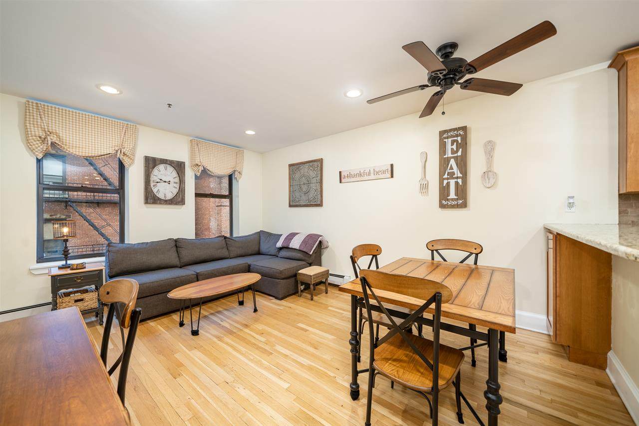 1115 Willow Ave - Photo 1