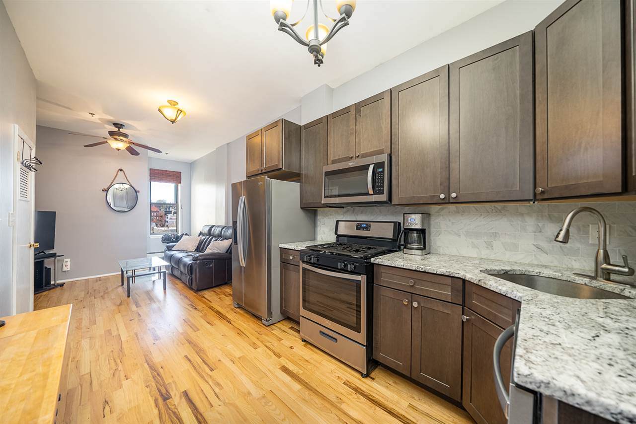 805 Park Ave - Photo 1