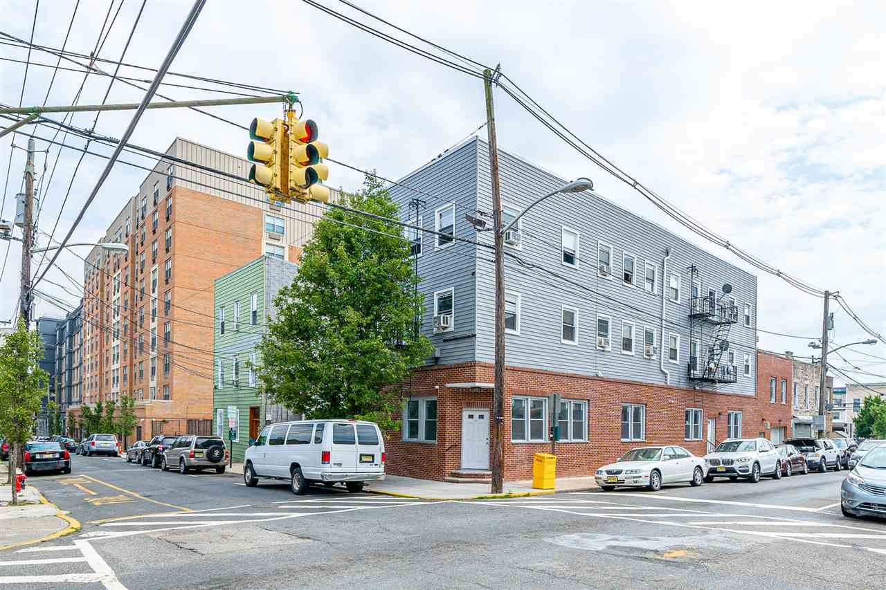 4310 Hudson Ave - Photo 1