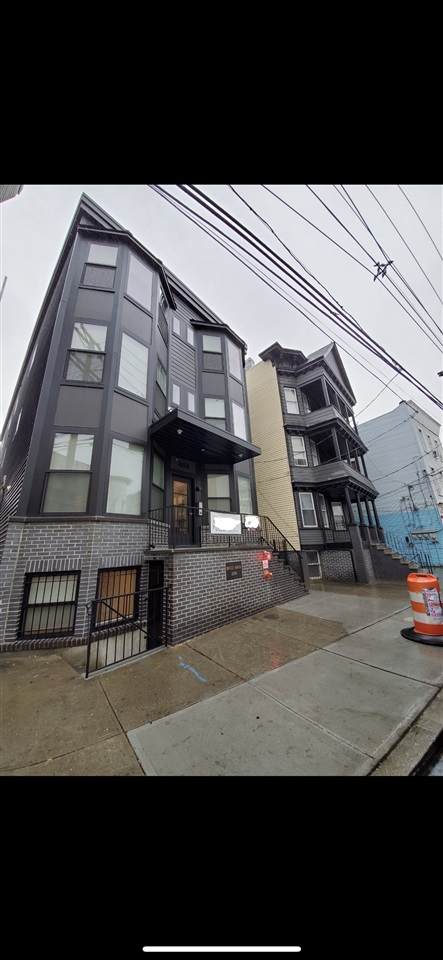 442-444 Bergen Ave - Photo 1