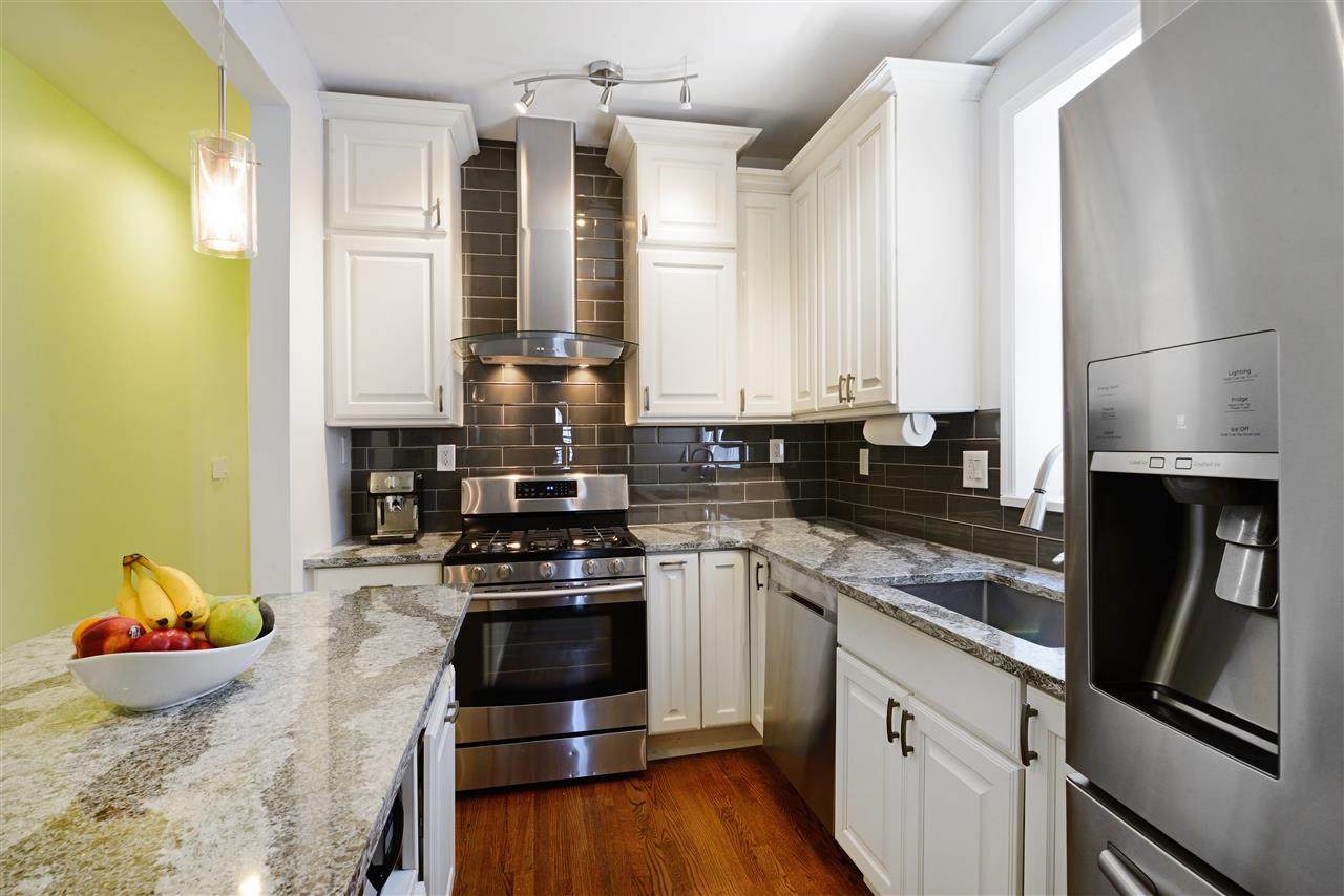 715 Willow Ave - Photo 1