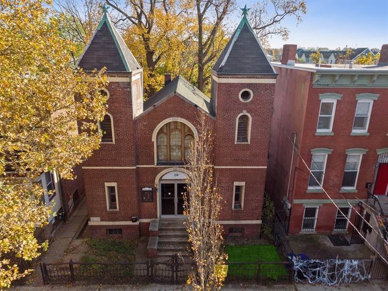 260 Pacific Ave - Photo 1