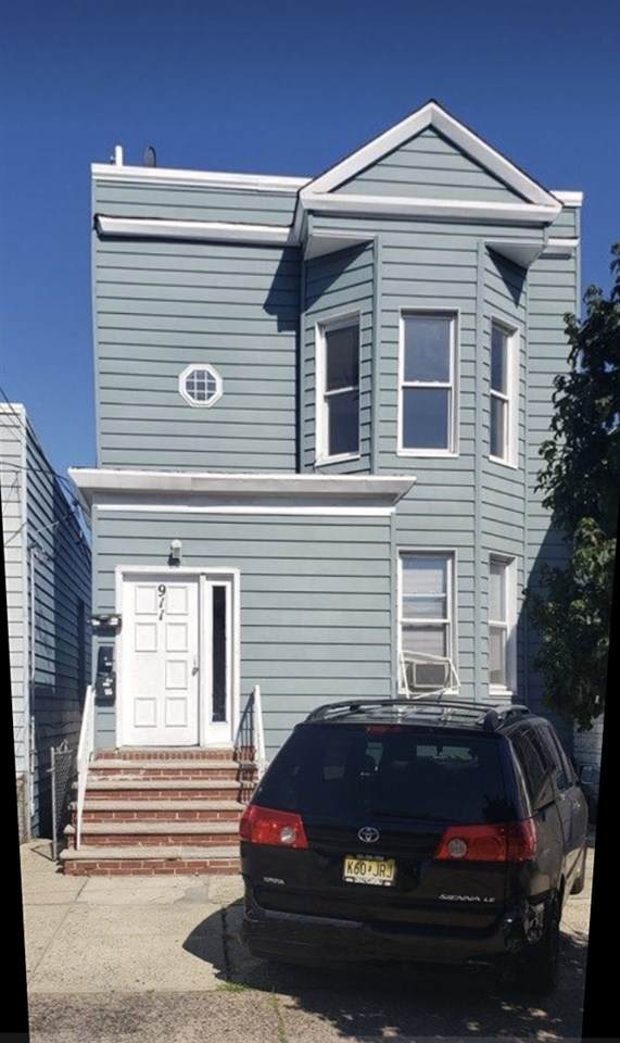 911 Grand Ave - Photo 1