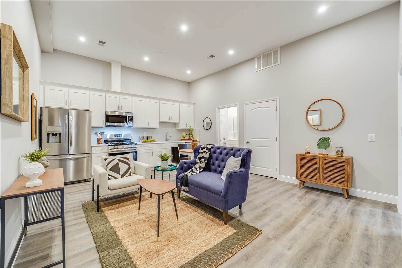 80 Manhattan Ave - Photo 1
