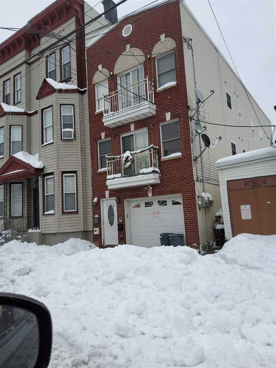 76 Webster Ave - Photo 1