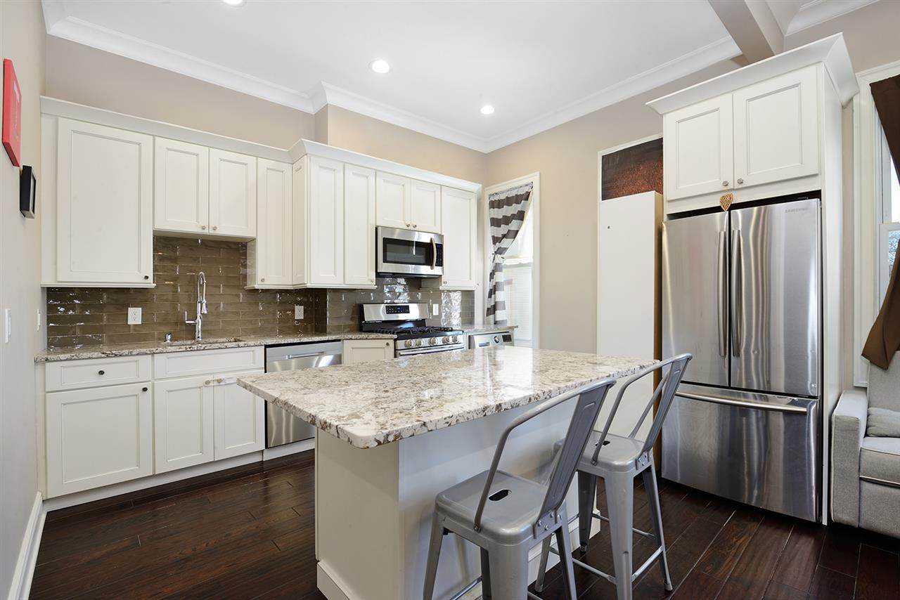 129 Prospect St - Photo 1