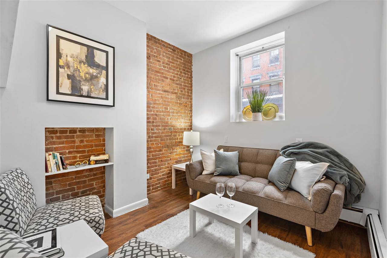 606 1ST ST - Photo 1