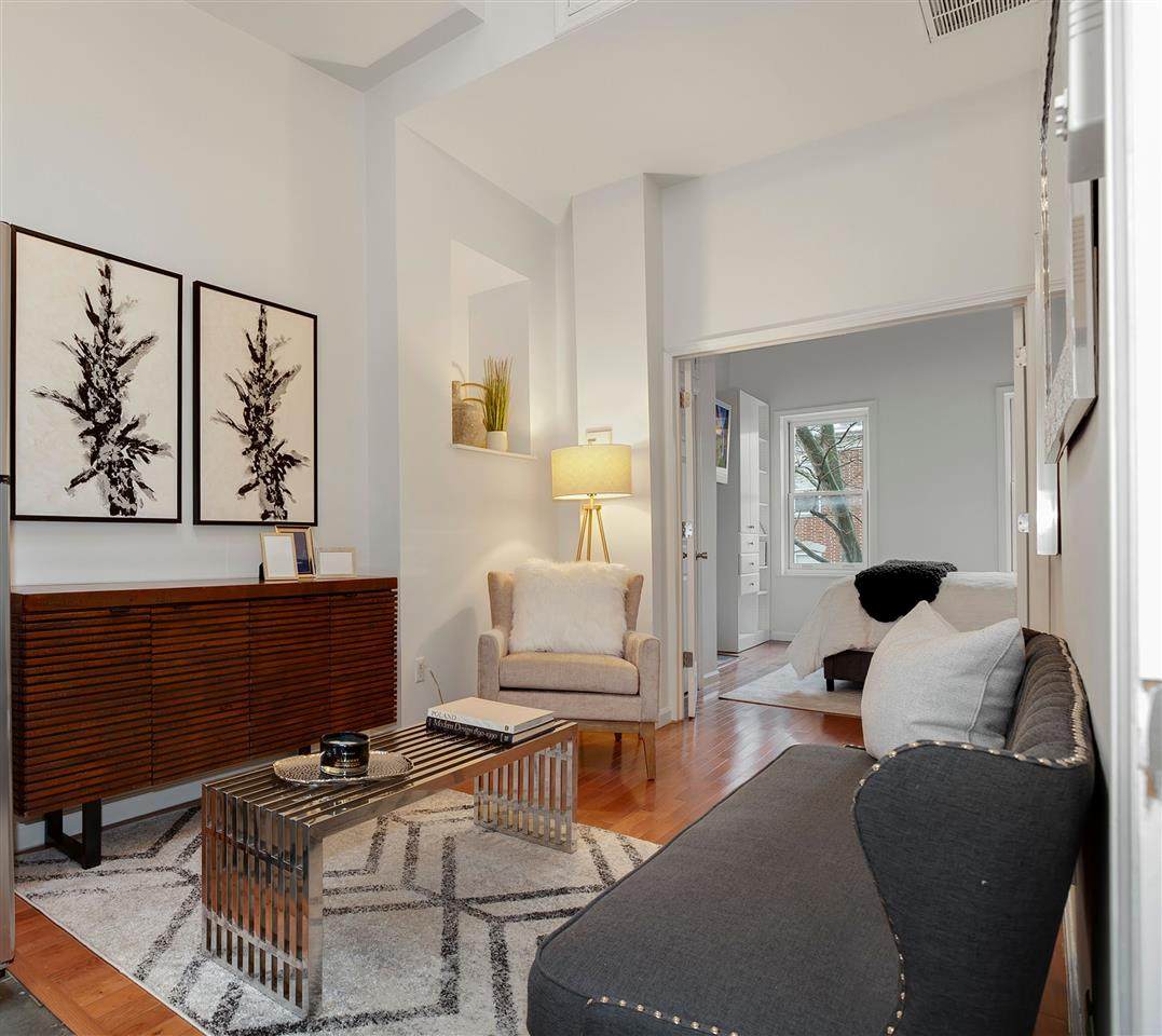 112 Morris St - Photo 1