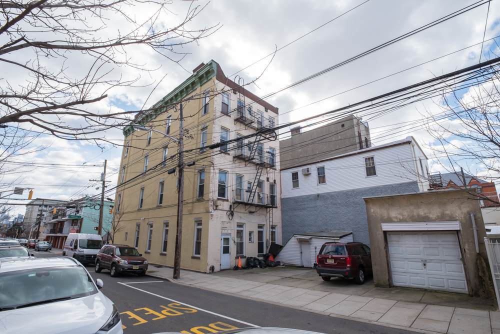 3815 Palisade Ave - Photo 1