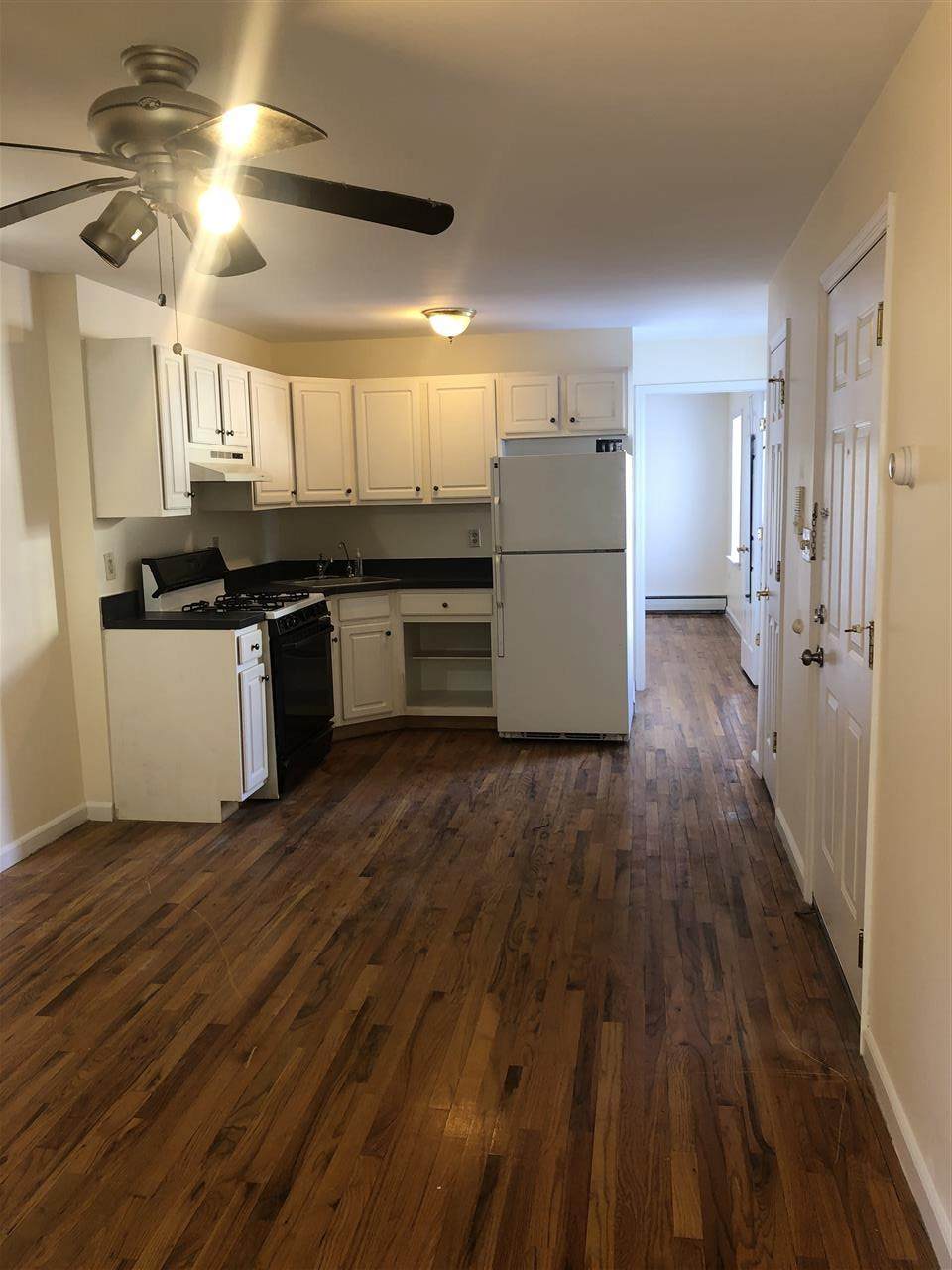 109 Coles St - Photo 1