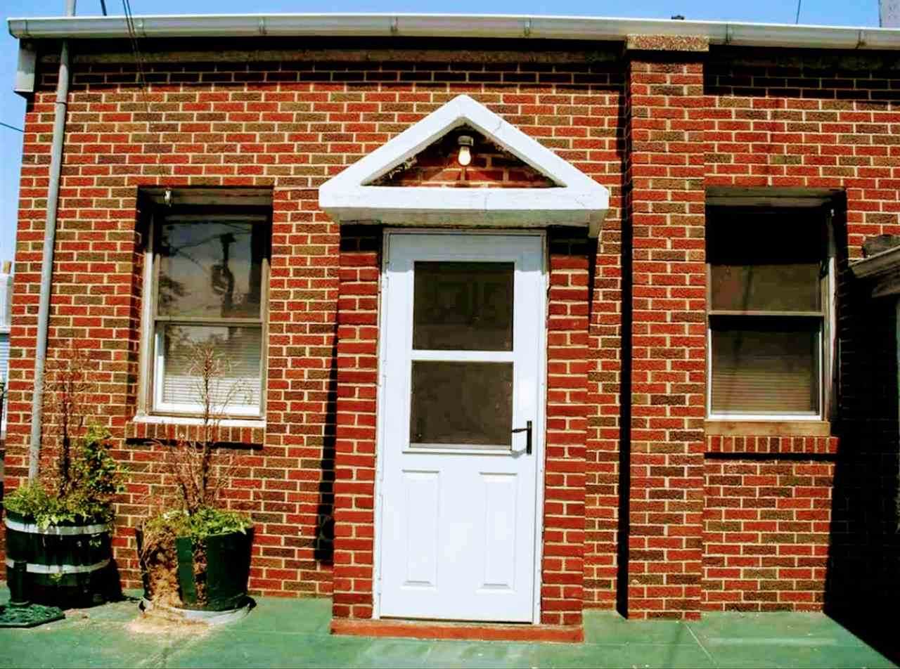 1202 Hillside Pl - Photo 1