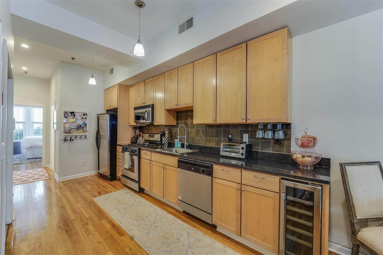 131 Monroe St - Photo 1