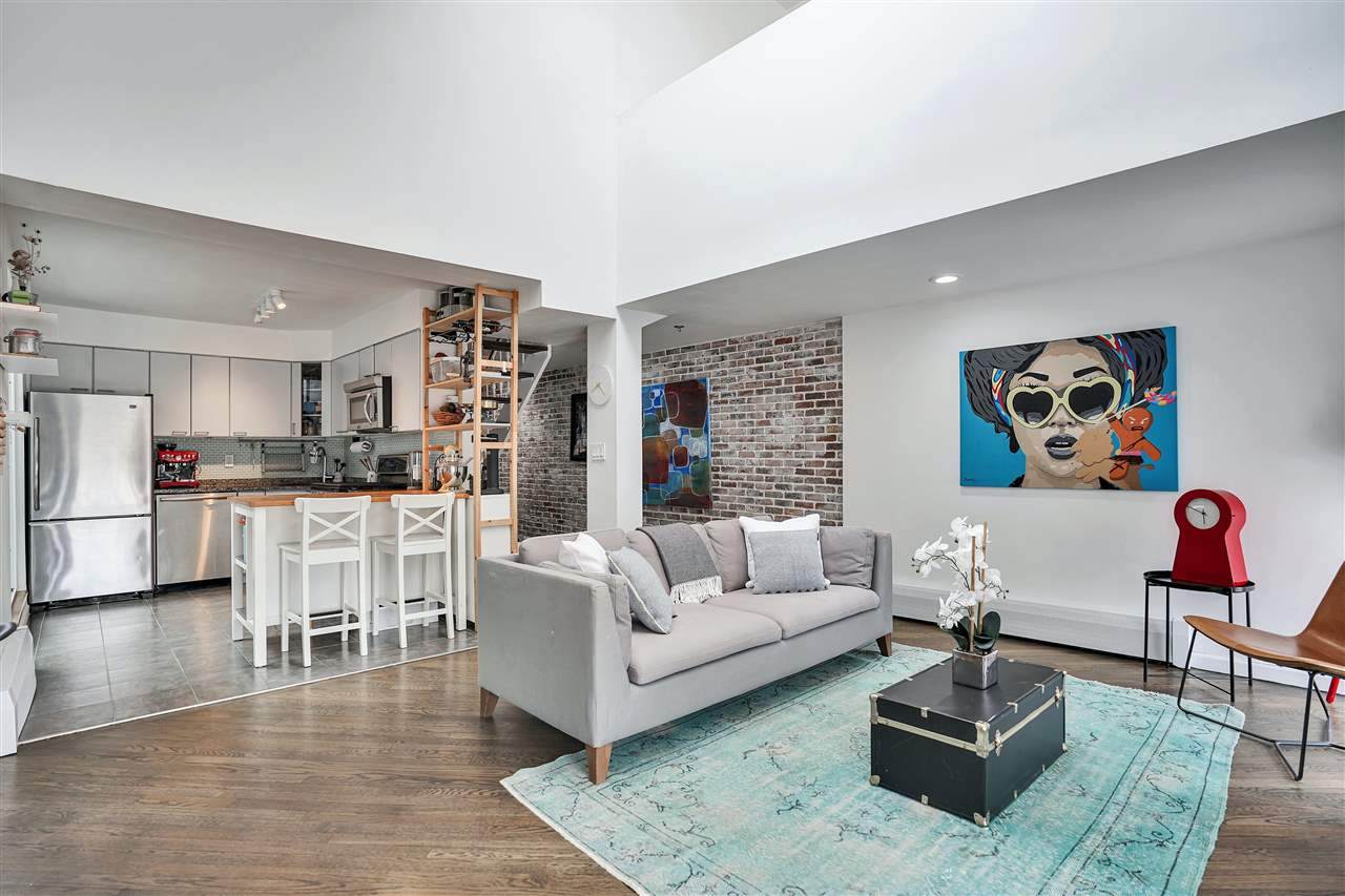 412 Washington St - Photo 1