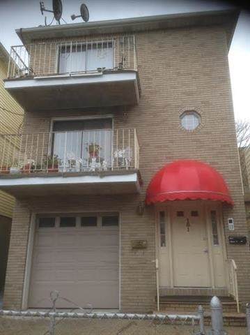 181 Webster Ave - Photo 1