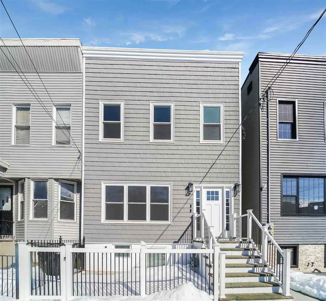 124 Charles St - Photo 1