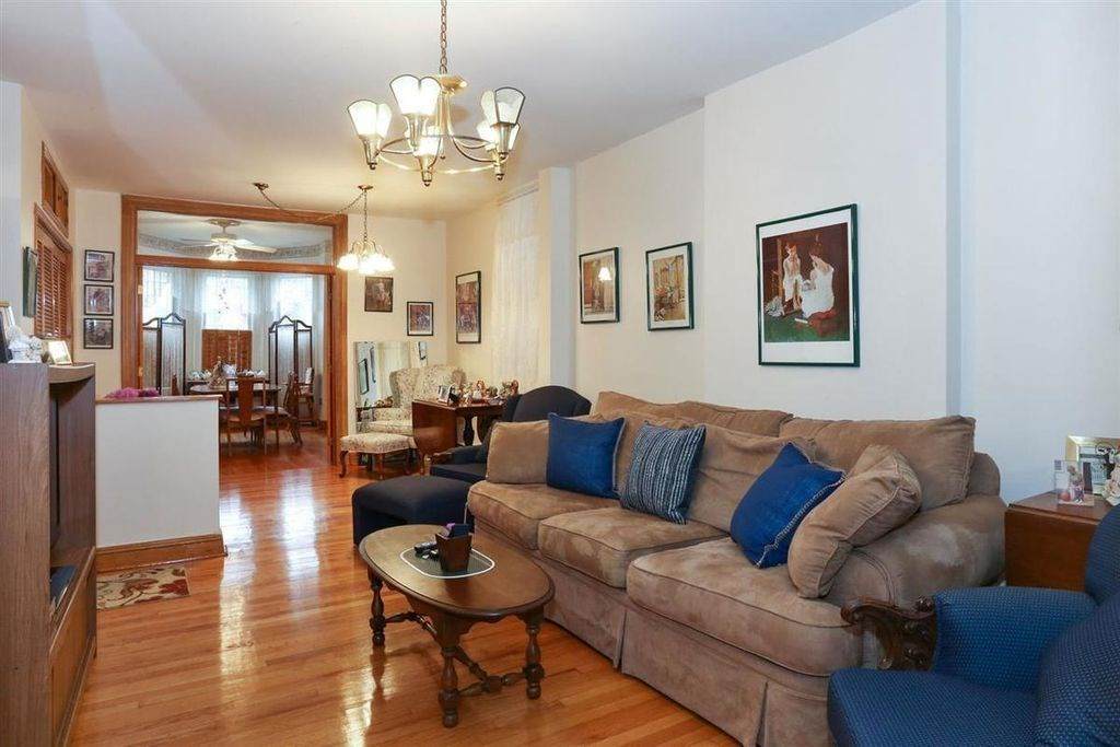 137 Charles St - Photo 1
