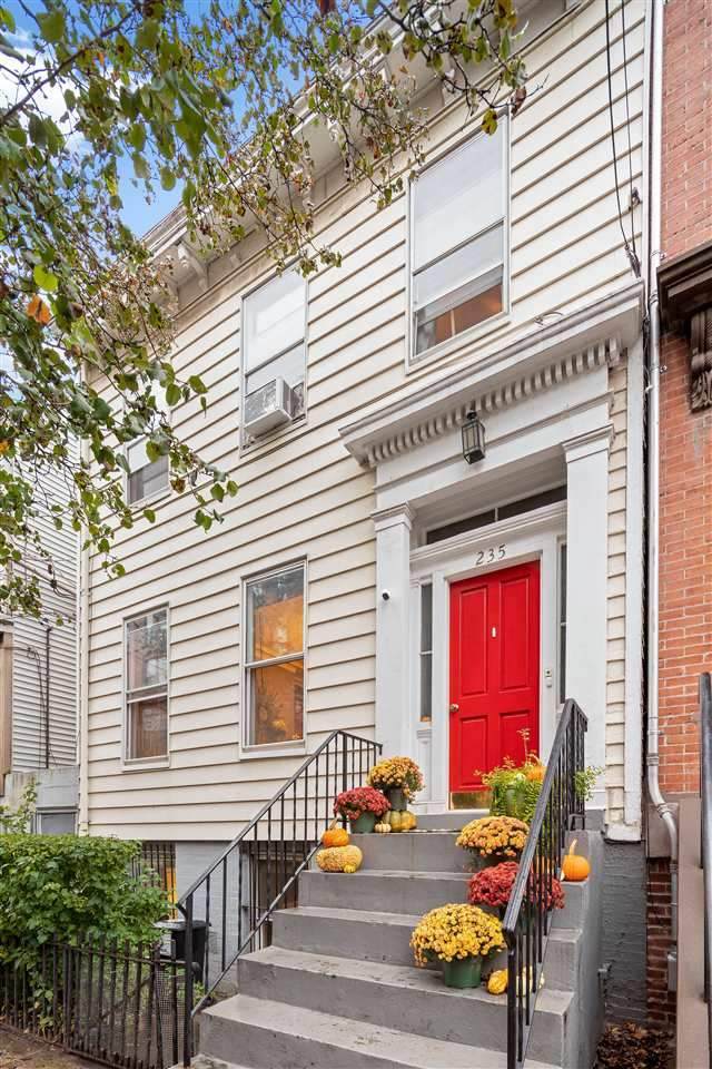 235 Montgomery St - Photo 1