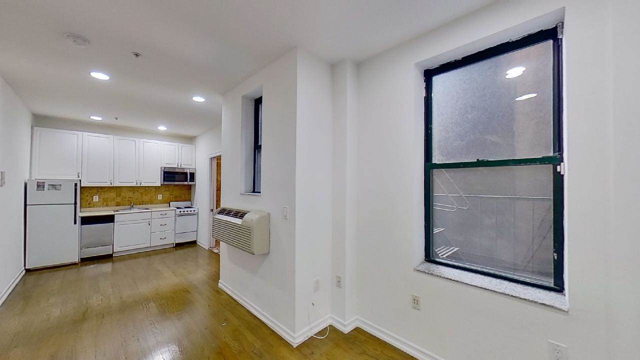 72 Hudson St - Photo 1