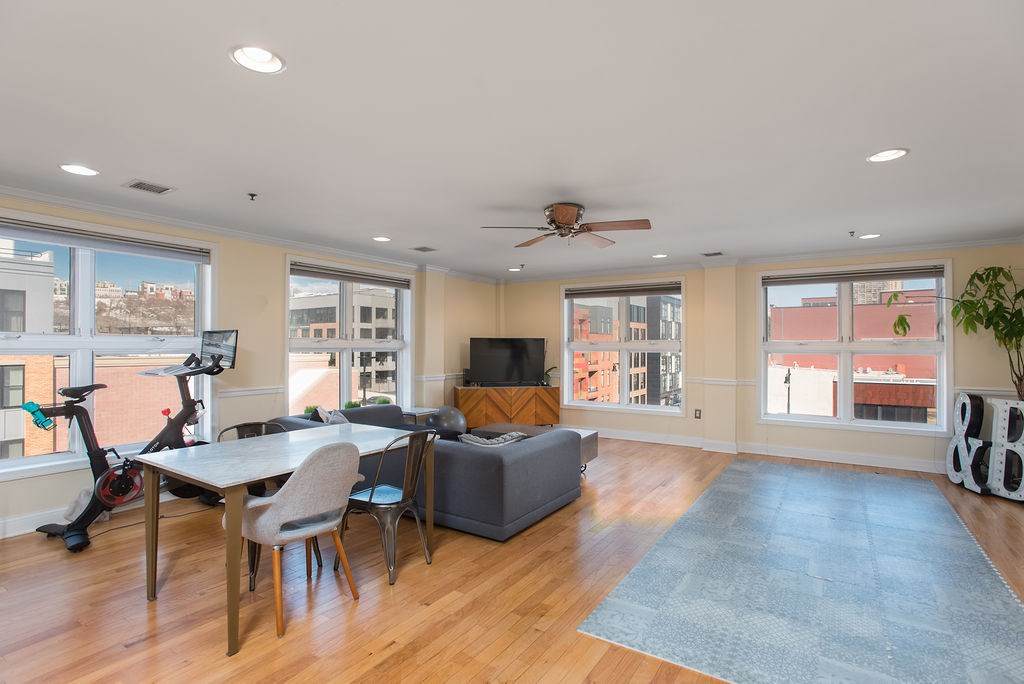 1331 Grand St - Photo 1