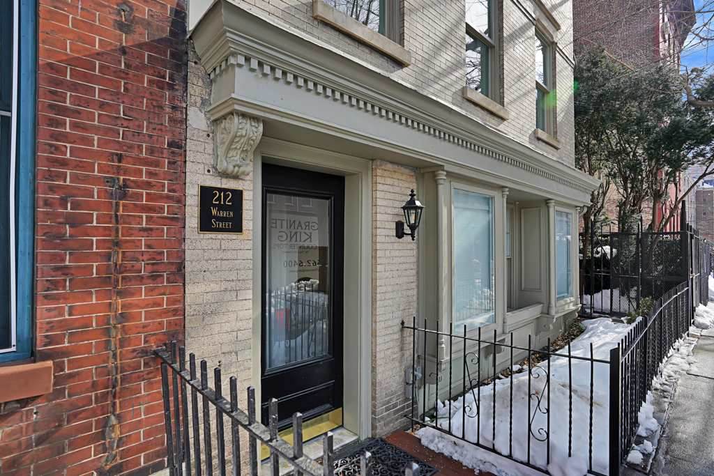212 Warren St - Photo 1