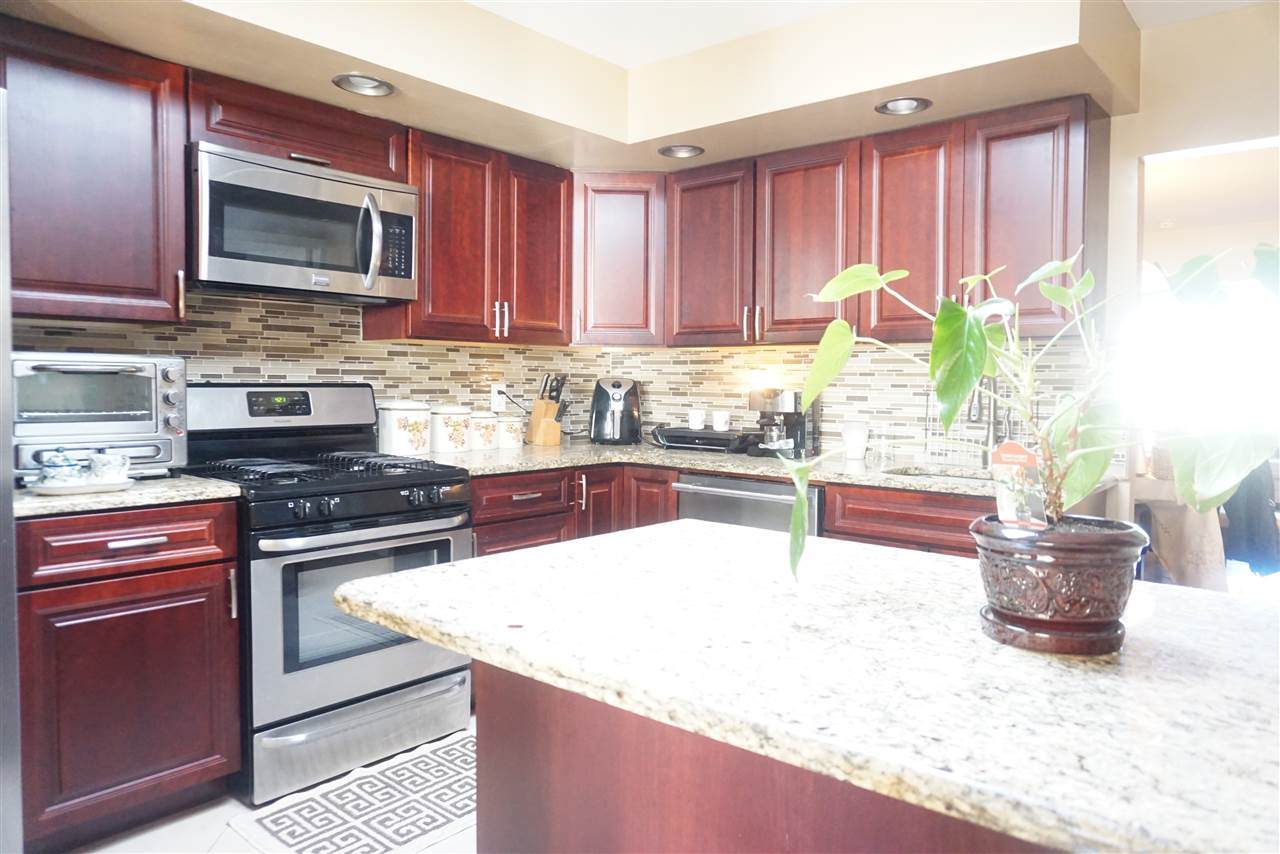 1221 Hillside Pl - Photo 1