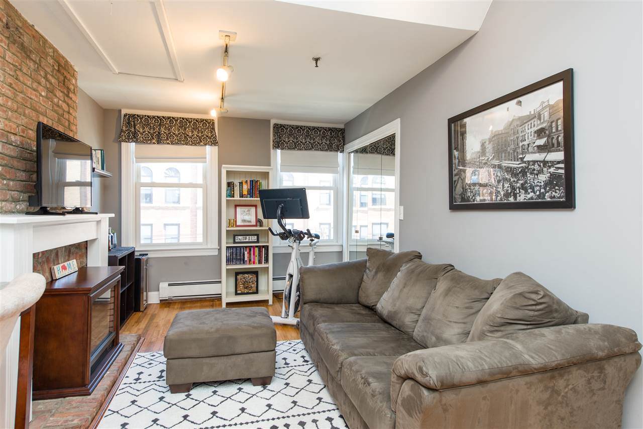 204 Willow Ave - Photo 1