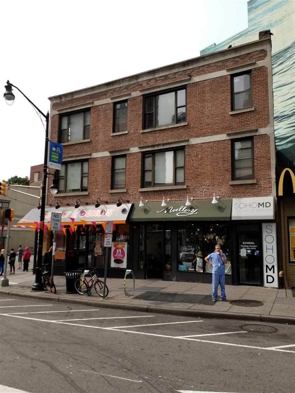 321 Grove St - Photo 1
