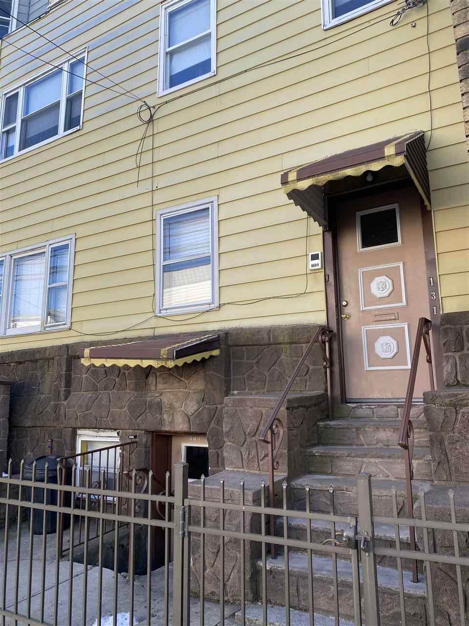 131 Hopkins Ave - Photo 1