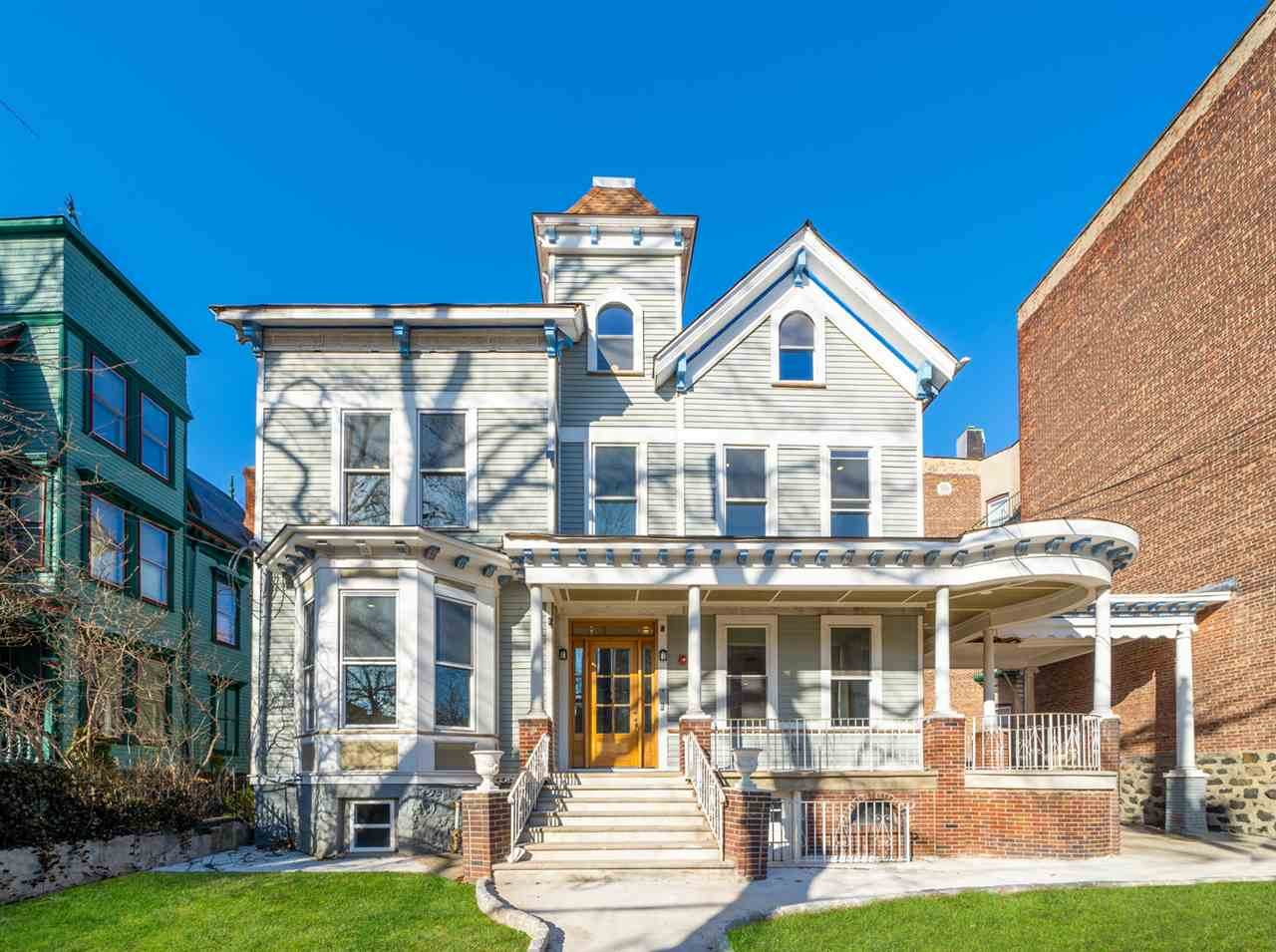 70 Sherman Pl - Photo 1